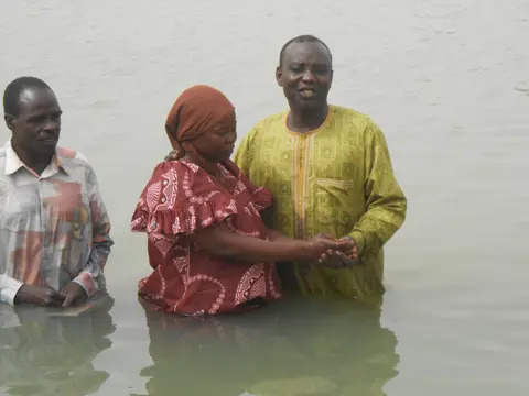 Baptême à N'Djaména phase pré-immersion